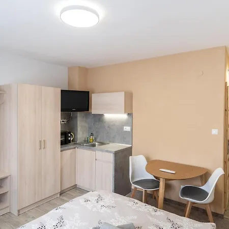 Janka Lll Apartament Bešeňová